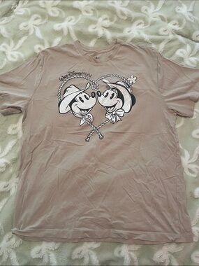 Walt Disney World Taupe Mickey & Minnie Rope Heart Graphic Tee